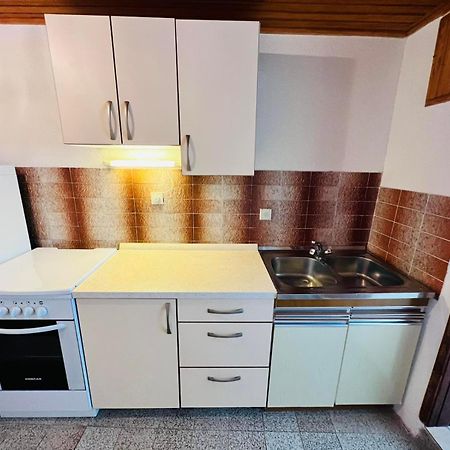 Sea Breeze Apartments With Private Beach And Boat Anchorage ستارا نوفالجا الغرفة الصورة