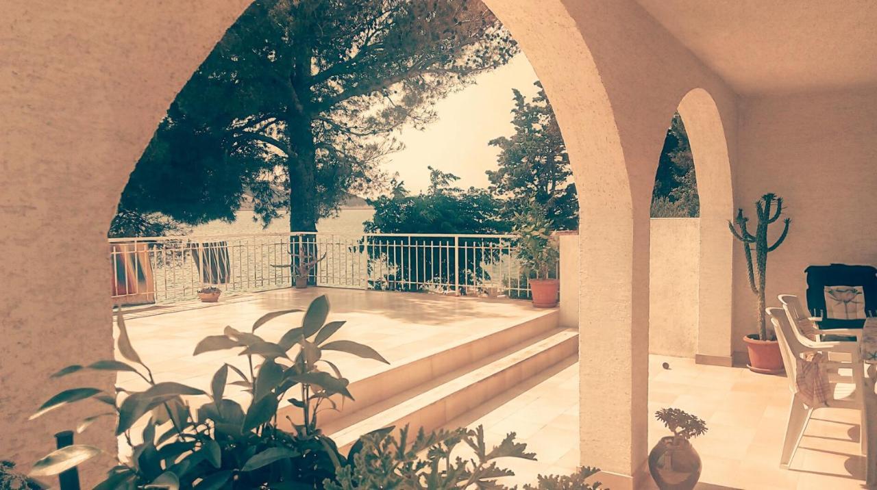 Sea Breeze Apartments With Private Beach And Boat Anchorage ستارا نوفالجا المظهر الخارجي الصورة
