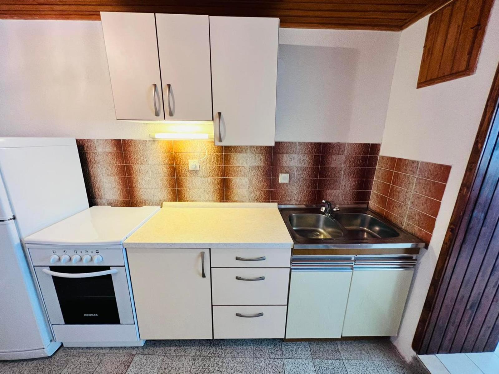 Sea Breeze Apartments With Private Beach And Boat Anchorage ستارا نوفالجا الغرفة الصورة
